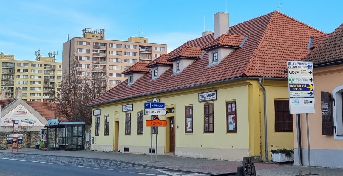 Chvalská tvrz - sekretariát KČT, oblasti Praha
