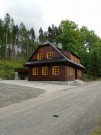 Lesy ČR postavily v Beskydech novou hájovnu Ta bývalá bude k vidění ve Valašském muzeu v přírodě v Rožnově pod Radhoštěm